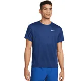 Remera Nike de hombre color salmón, de corte clásico y mangas cortas. Presenta el logo de la marca en el pecho.