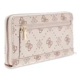 Billetera rectangular Guess modelo Emelie, con cierre perimetral y estampado de monograma de la marca en tonos beige y marrón. Presenta un aplique metálico dorado con el logo en la parte frontal.