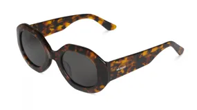 Lentes de sol Mr Boho modelo Vasasta, con montura gruesa de acetato color carey y lentes grises.