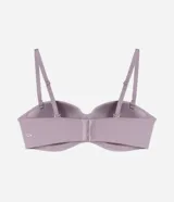 Soutien strapless color lila, con copas moldeadas y tirantes desmontables ajustables.