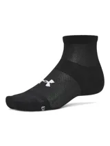 Medias deportivas Under Armour de corte bajo, color negro con logo blanco en el empeine. Confeccionadas con paneles de malla para mayor transpirabilidad, tecnología de secado rápido y control de olores.