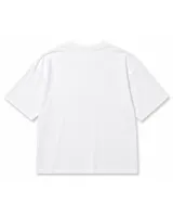 Remera de algodón color blanco, de corte holgado y diseño minimalista con logo bordado en tipografía cursiva en el pecho.