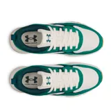Championes urbanos Under Armour modelo Mirage Sport, con diseño en capas de color verde y blanco. Presentan una entresuela gruesa de color crema y suela de goma color caramelo, con el logo de la marca en el lateral y la lengüeta.