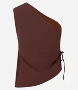 Blusa sastre de un solo hombro con tirante ancho, bajo asimétrico y detalle de tiras ajustables con regulador en el lateral.