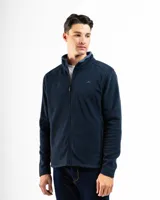 Campera de polar azul marino con cierre frontal completo, cuello alto y bolsillos laterales con cierre. Presenta un diseño liso con un pequeño logo bordado en el pecho.