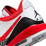 Zapatillas urbanas Nike Air Jordan Legacy 312 Low, color blanco, gris y negro. Diseño que combina elementos icónicos de AJ 3, AJ 1 y Alpha Force.