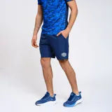 Bermuda deportiva azul marino con escudo del Club Nacional de Football y logo de Umbro.