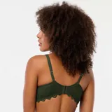 Sujetador de encaje verde con escote pronunciado y detalle de joya en el centro.