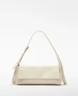 Bolso de hombro Adolfo Domínguez modelo Orión, confeccionado en piel de búfalo con textura craquelada y acabado brillante. Presenta un diseño rectangular con solapa, cierre magnético y asa corta regulable con hebilla.