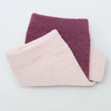 Pack de dos pares de medias de caña media, una color borgoña y otra color rosa pálido.