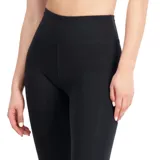 Calza larga deportiva color negro, con logo estampado en la pierna izquierda.