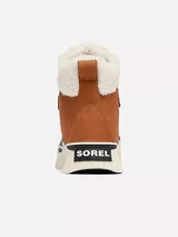 Bota de invierno Sorel modelo Out N About IV Chill, con diseño tipo bota de pato. Presenta parte superior de cuero impermeable color marrón, cuello y forro interior de borrego sintético, y base de goma vulcanizada negra. Cuenta con suela de goma EVERTREAD y cierre con cordones.