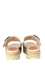 Sandalia Marcel con plataforma de yute, color fucsia con detalles en blanco y hebilla metálica.