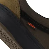 Championes Vans modelo BMX Old Skool, con diseño en tonos marrón y verde oliva. Presenta la icónica banda lateral en color negro, cordones negros y suela de goma negra reforzada. Incluye etiqueta lateral con logo.