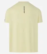 Remera deportiva de hombre con tecnología dry fit, cuello redondo y manga corta. Presenta un diseño liso en color beige con una pequeña etiqueta decorativa en el dobladillo.
