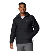 Campera acolchada con capucha, color negro, con cierre frontal completo, bolsillos laterales con cierre y logo de la marca estampado en el pecho.