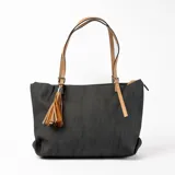 Bolso tipo shopper de tela color gris oscuro con textura, asas de cuero color beige y detalle de borla decorativa.