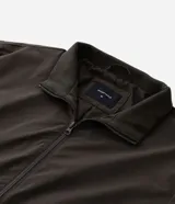 Campera bomber Marfinno para hombre, de color negro, confeccionada en poliamida con elastano y forro de poliéster. Cuenta con cuello alto, cierre frontal por cremallera y elástico en puños y cintura.