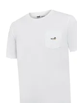 Remera blanca de algodón orgánico y Sorona, con bolsillo en el pecho y bordado de pato.