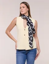 Pashmina cuadrada de satén marca Jessica McClintock, con diseño geométrico en tonos negro y blanco.