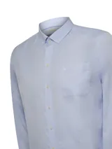 Camisa de manga larga con cuello abotonado, confeccionada en algodón. Presenta un bolsillo en el pecho con el logo de un pato bordado al tono, corte ajustado y pinza en la espalda.