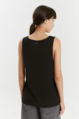 Musculosa negra de jersey de algodón con escote en U y calce clásico.