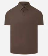 Camisa polo masculina de manga corta, confeccionada en tejido técnico de poliamida con elastano. Presenta cuello inglés con cierre de botones y diseño liso en color marrón, con tecnología de secado rápido y confort térmico.