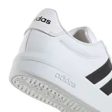 Championes Adidas Grand Court Base 3.0, color blanco con las tres franjas laterales en negro y suela blanca.