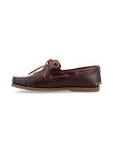 Mocasines tipo náutico color marrón oscuro, confeccionados en cuero, con cordones de cuero en contraste y suela de goma plana.