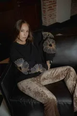 Legging de plush acanalado color marrón con brillo.