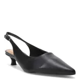 Zapato tipo slingback de cuero negro con punta fina y taco bajo curvo. Presenta una tira ajustable con hebilla metálica en el talón.