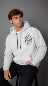 Hoodie gris jaspeado con capucha y cordones negros ajustables. Presenta un estampado circular en el pecho con un dibujo de un pato surfista y la inscripción 'The Good Ol'a Days Duxon'.