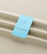 Remera deportiva de cuello redondo y manga corta, confeccionada con tecnología Dry para mayor transpirabilidad y control de la humedad. Presenta un diseño minimalista y funcional, ideal para actividades físicas.