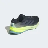 Championes de running Adidas Supernova Rise 2 para hombre, color negro con malla en la parte superior y detalles en verde lima fluorescente en la entresuela Dreamstrike+. La suela exterior es de color azul claro.