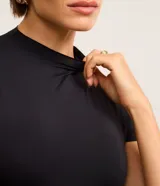 Body de poliamida color marrón, de diseño ajustado al cuerpo, con cuello medio y mangas cortas.